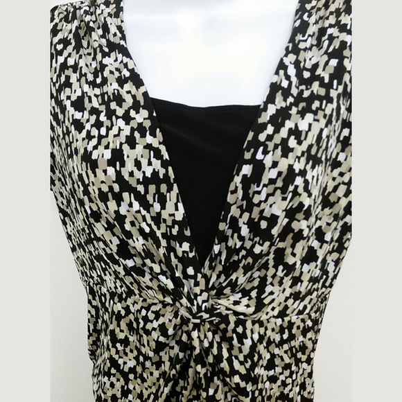 Motherhood Maternity Geometric Short Sleeve Blouse - Picture 2 of 4